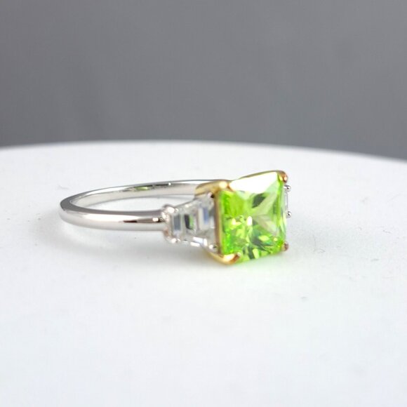 Hespera's 925 Sterling Silver Kryptonite Green Stone Ring - Picture 6 of 6